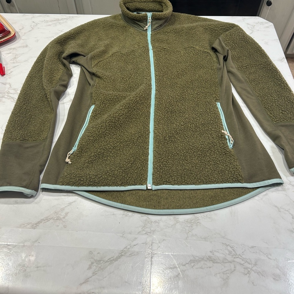 Burton woman’s fleece size large